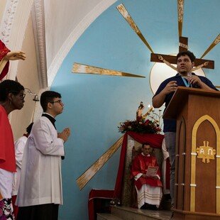 Scientific communicator from the World Mosquito Program explaining the Wolbachia mosquito method to congregation in Sao Sebastiao church