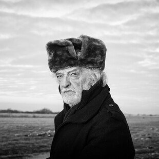 Portrait of Fritz Dressler with the lowlands of the Hamme river behind him